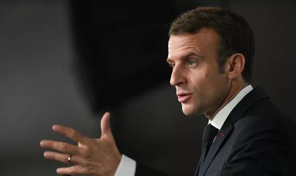 法国28万人*威示***行游**,他们因为油价太贵围堵了总统府?