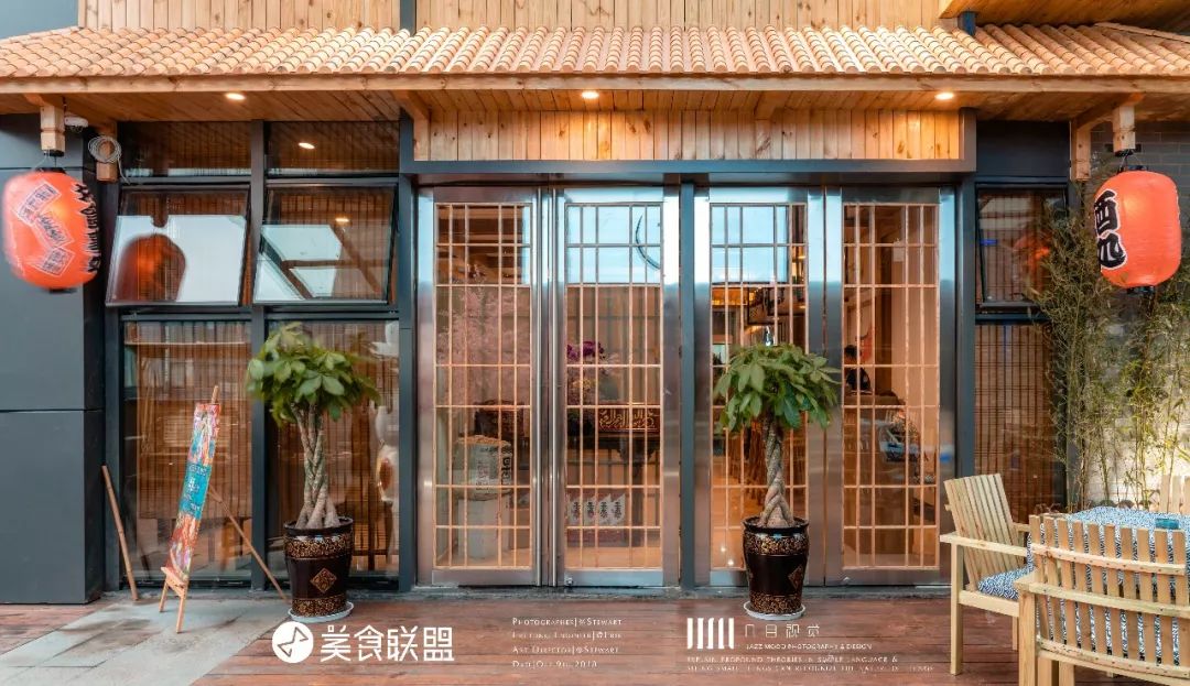 昆明唯一屋顶清真居酒屋，居然还能吃到活鳗鱼，48元清酒喝到嗨