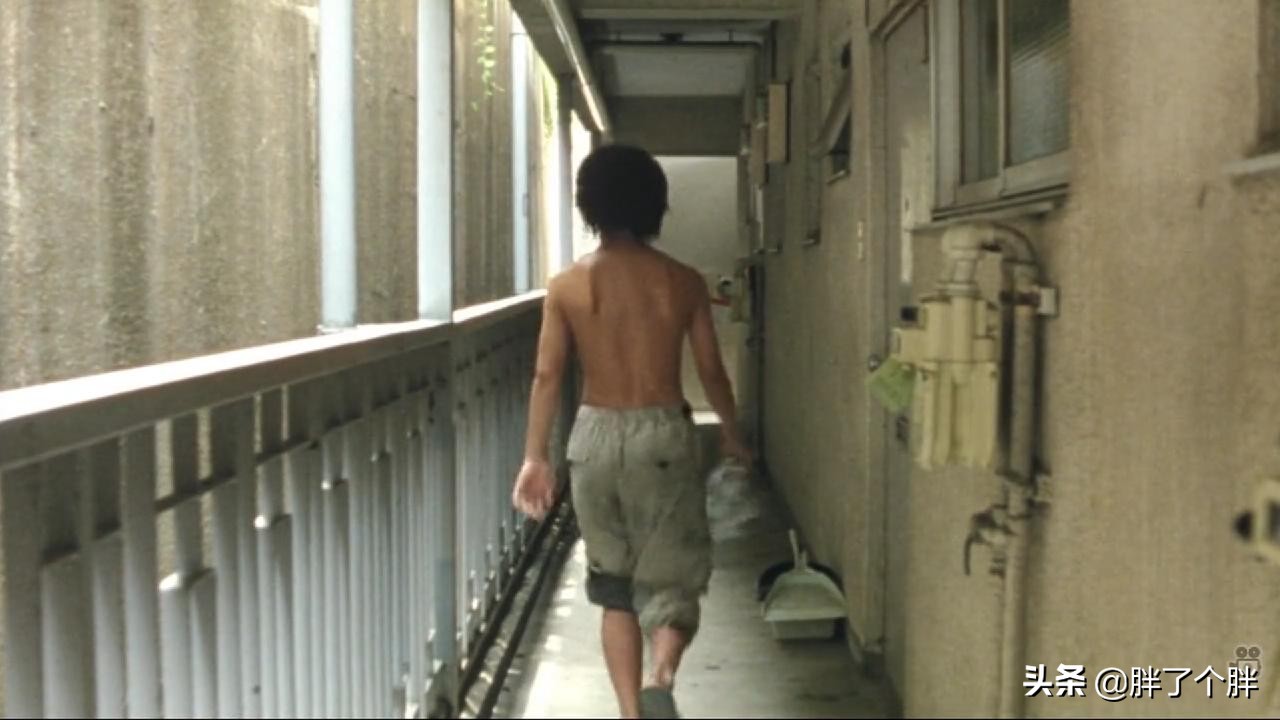 无人知晓：真实事件改编，母亲为和男友同居，抛下四个孩子离去