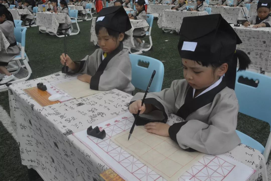 华立中英文学校是不是贵族学校,华立中英文学校升学