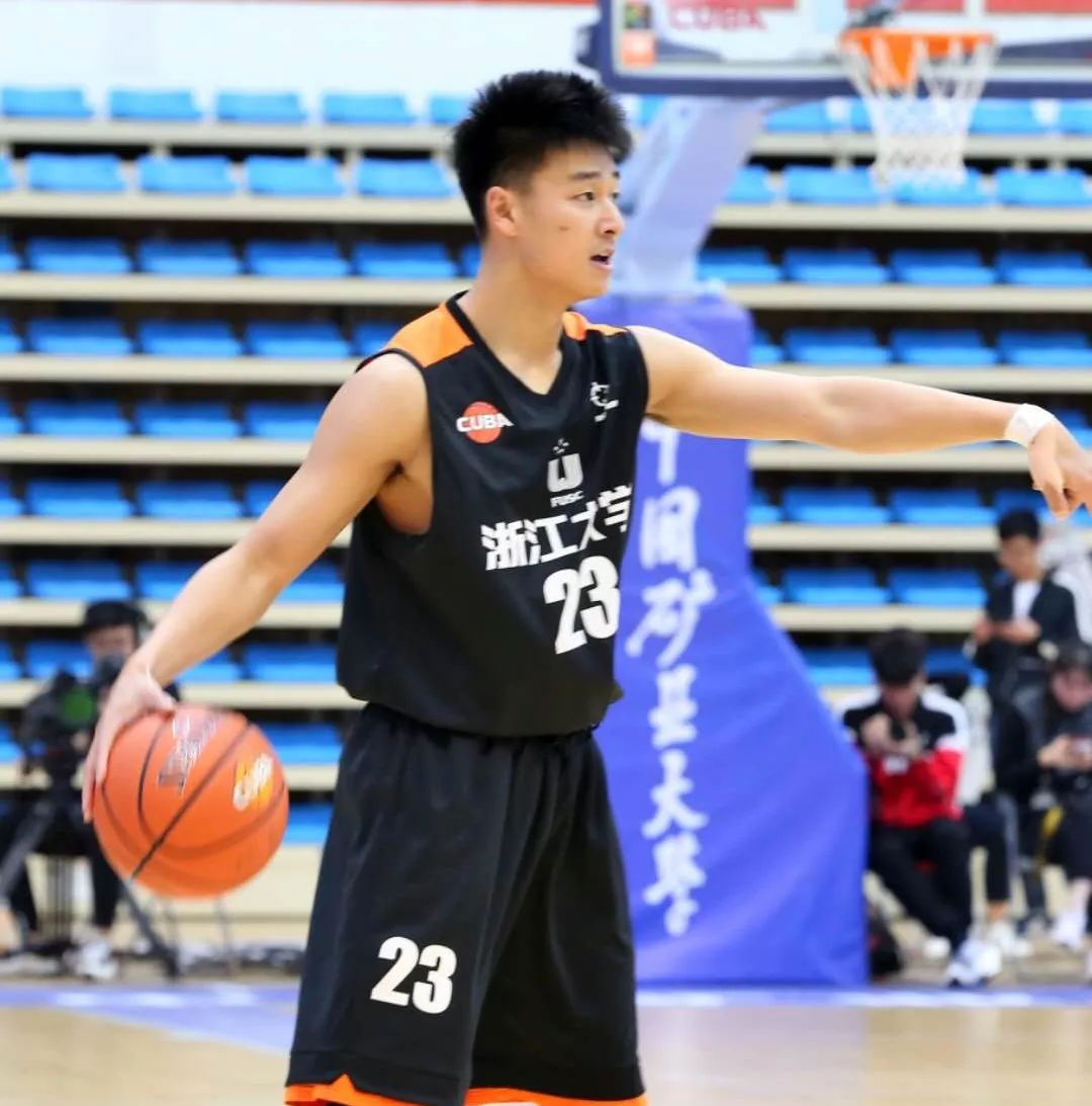 浙江大学核心！能突能晃能投，可能是最会利用脚步的大学生球员！
