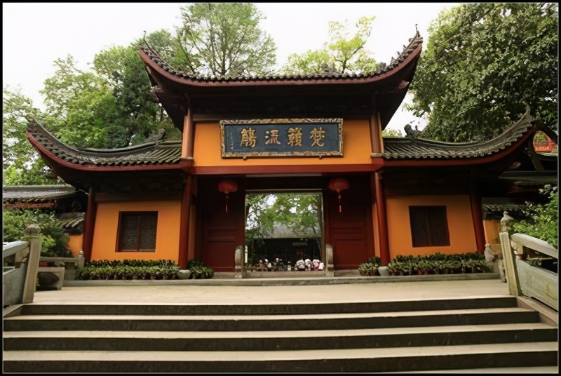 灵隐寺内对联只求半称心挂在哪里,杭州灵隐寺内一副对联