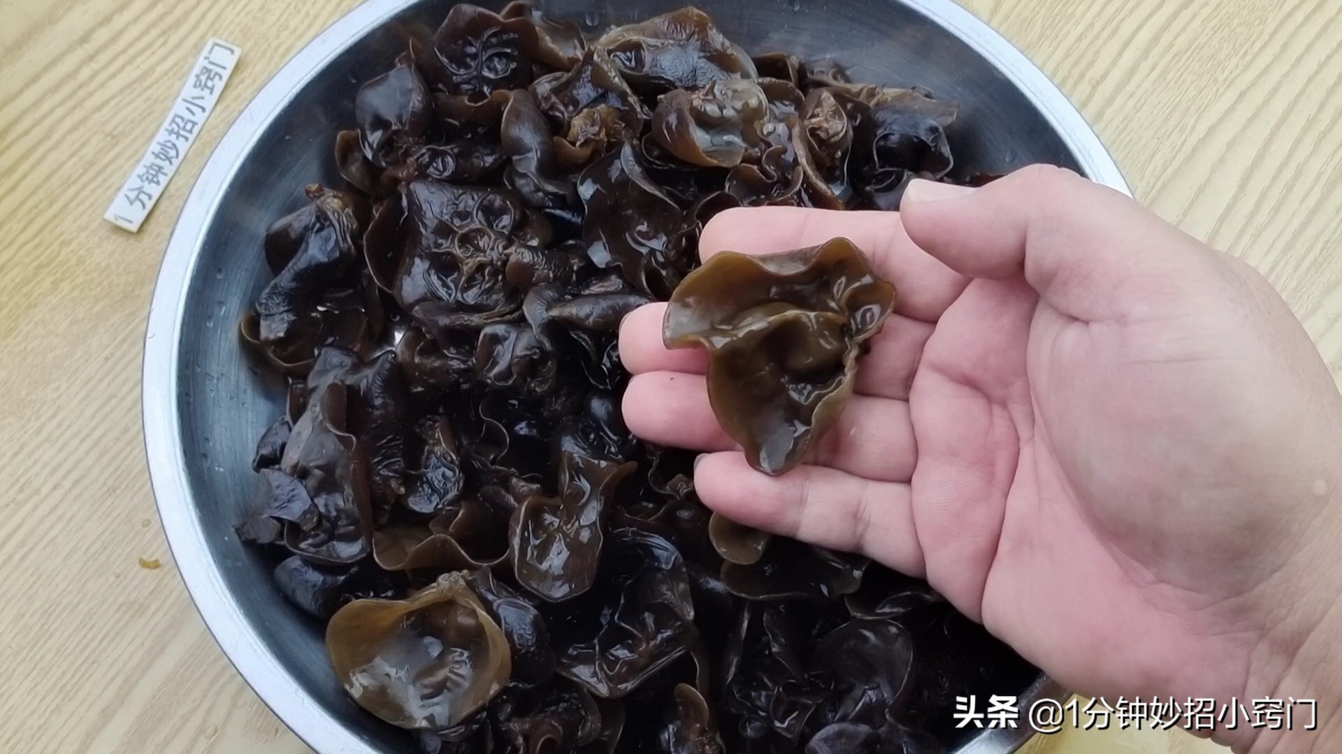 用清水洗木耳等于吃掉上百个虫卵,木耳切记别用清水洗会越洗越脏