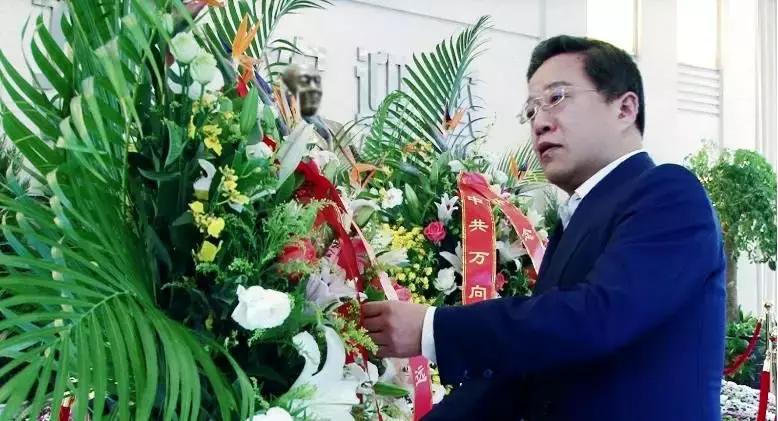 从中国首富到中国首善，鲁冠球儿子掌舵，女儿女婿齐上位协作接班