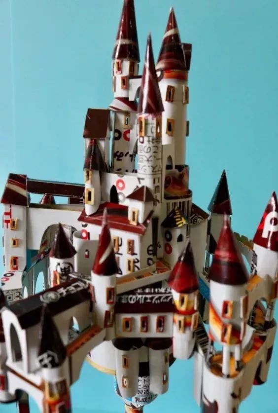 小哥用废纸盒惊艳27万人,跟他一比,我简直是手残