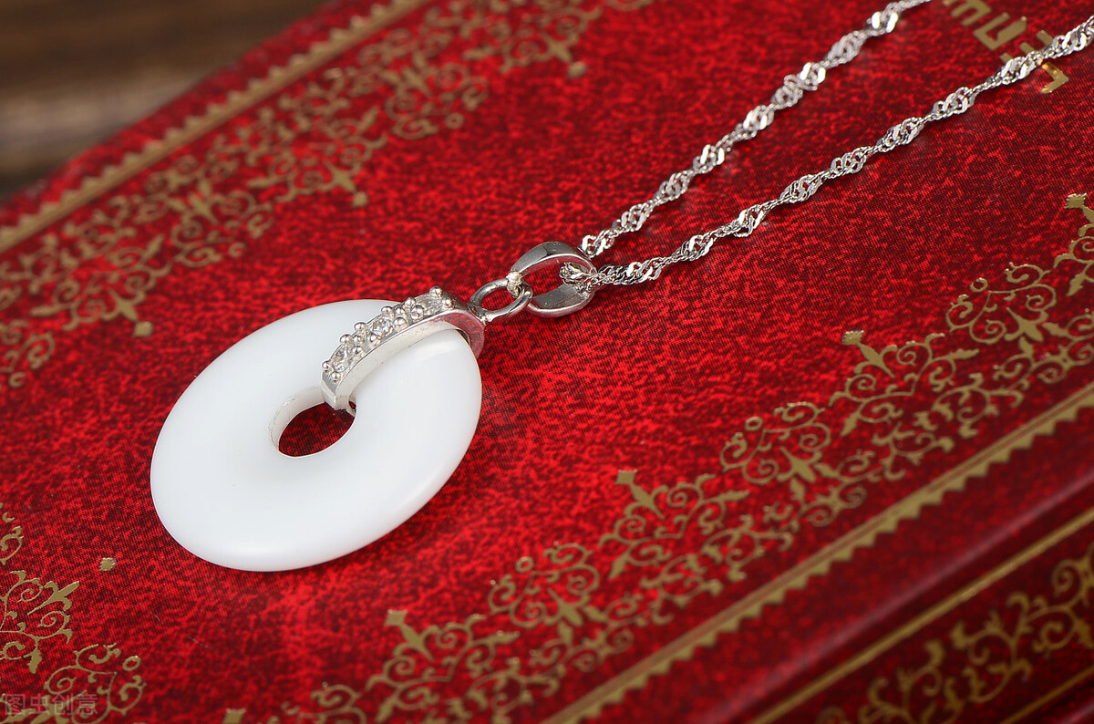 足金跟银饰一起佩戴,佩戴银饰有什么讲究禁忌