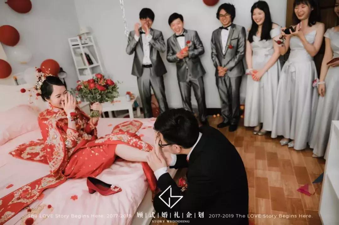 堵门整蛊新郎伴郎游戏,整蛊伴郎团堵门