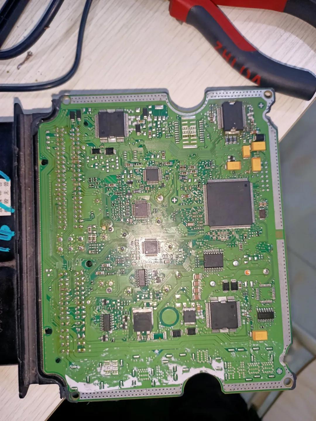 博世发动机电脑板点火芯片,博世发动机电脑板电路图