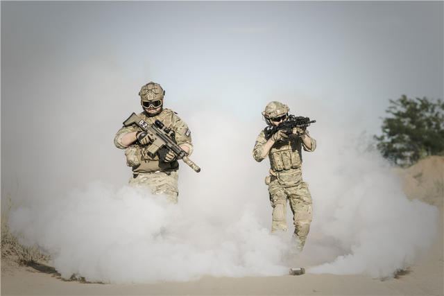 军人婚纱照风格推荐高级感,军人婚纱照四套衣服该怎么选风格