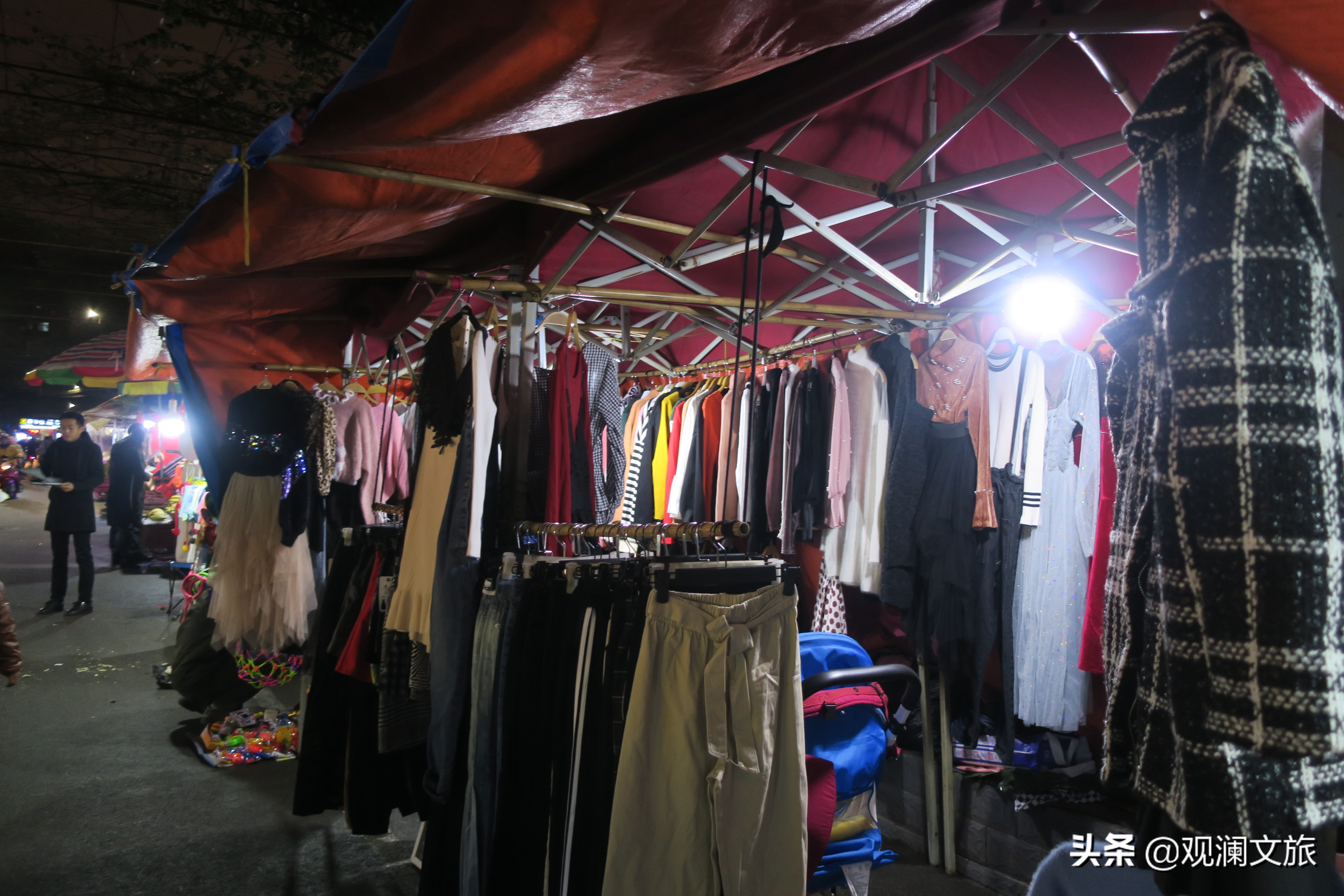 南宁商业街地摊,南宁地摊最大的街道