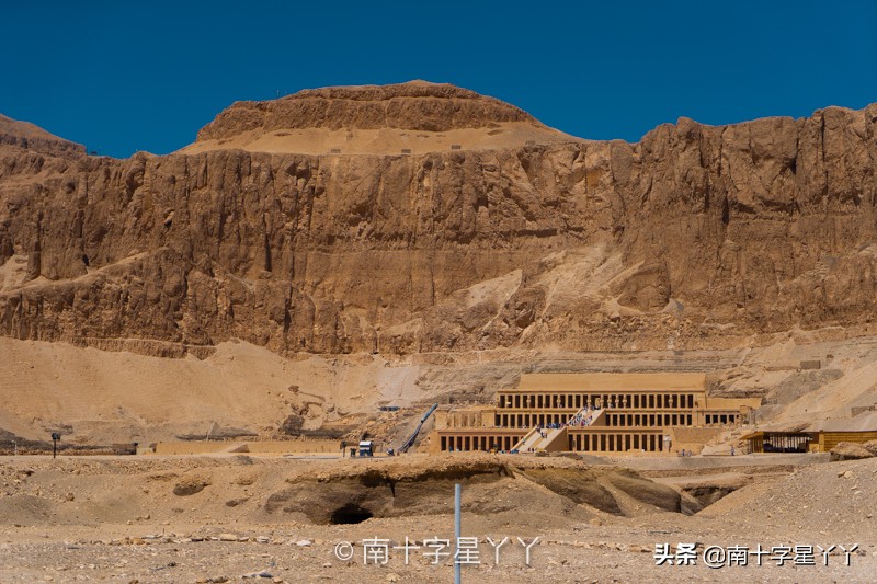 一半沙漠一半海洋图片,一半沙漠一半湖水