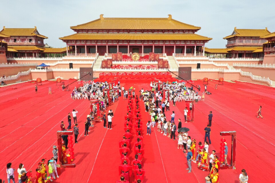 兰州新区举行“缘定新区筑爱一生”集体婚礼