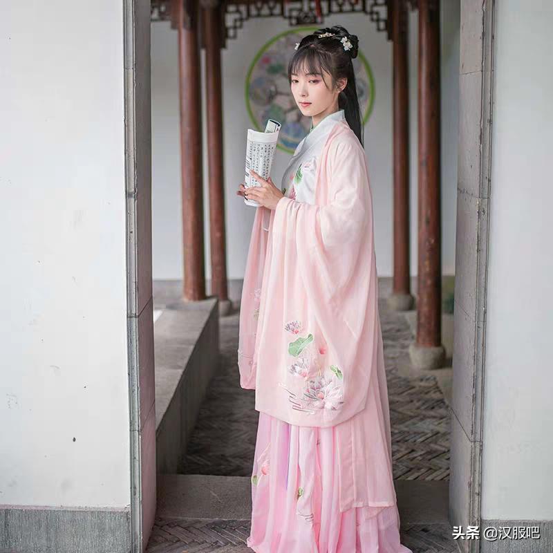 如何选择适合自己的汉服款式,汉服道袍怎么搭配才好看