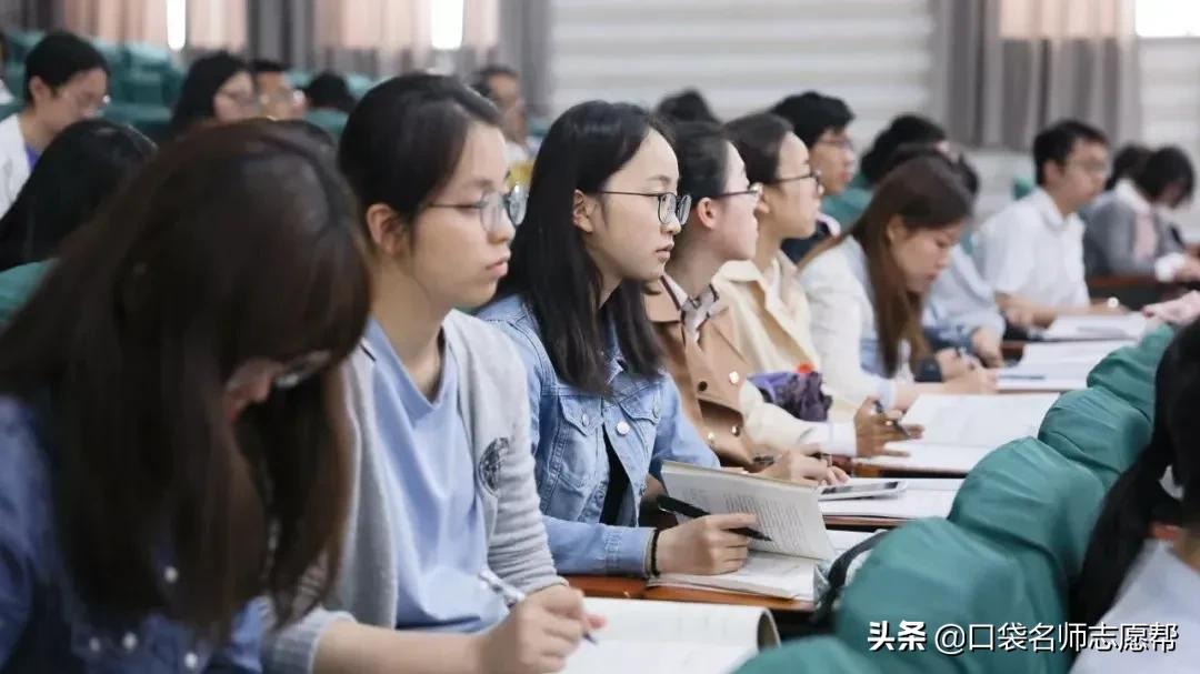 2021年考公务员热门专业,2018年最适合报考国考的专业