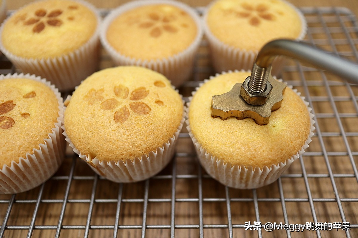 只需要鸡蛋面粉和酸奶做的蛋糕,用一个鸡蛋和蛋糕粉做早餐