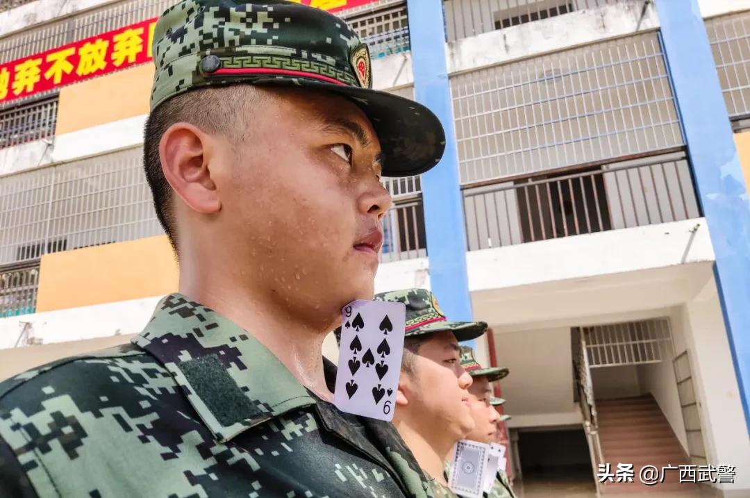 大块头真难对付,大块头当新兵