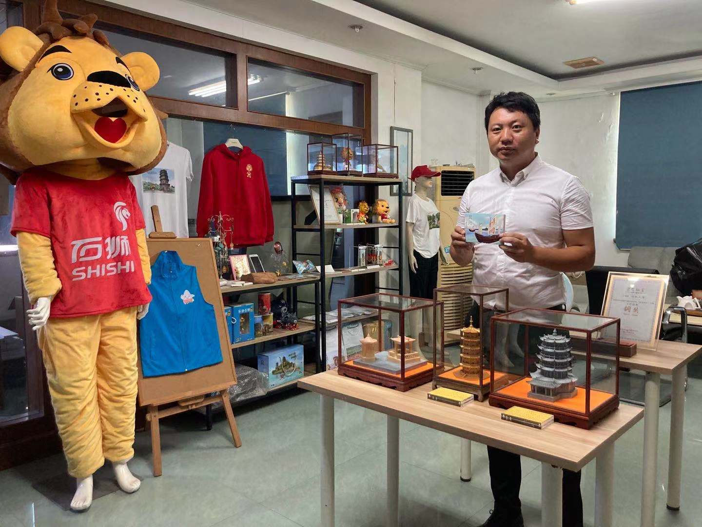 有心了!这位石狮人手绘泉州22个世界文化遗产点并做成了明信片