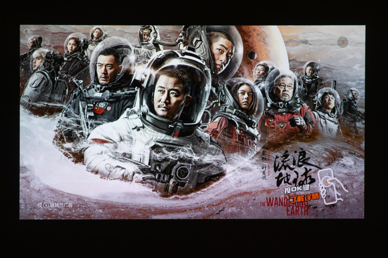 喜欢看电影买电视还是投影仪,喜欢看电影买投影仪