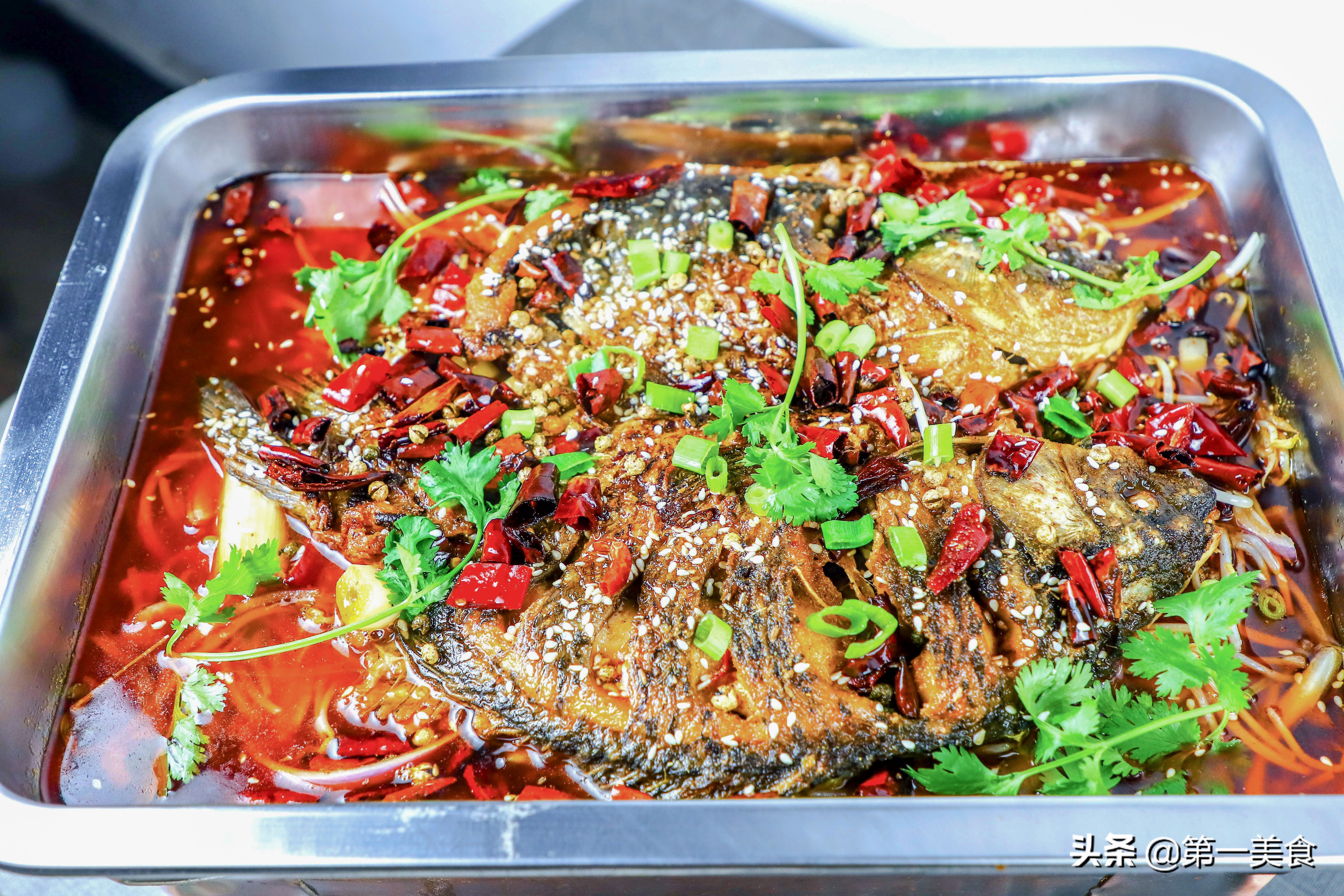 厨师长烤鱼的家常做法,厨师长教你做烤鱼第一集