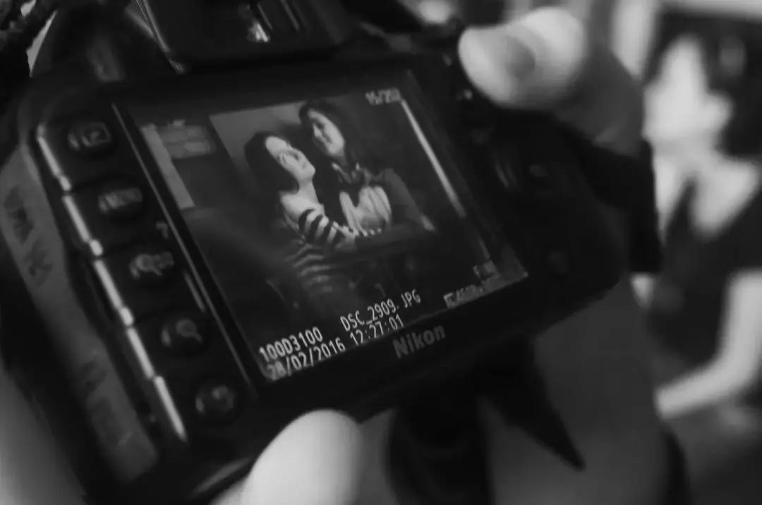 快门调快了照片很黑怎么办,快门光圈感光度白平衡曝光补偿