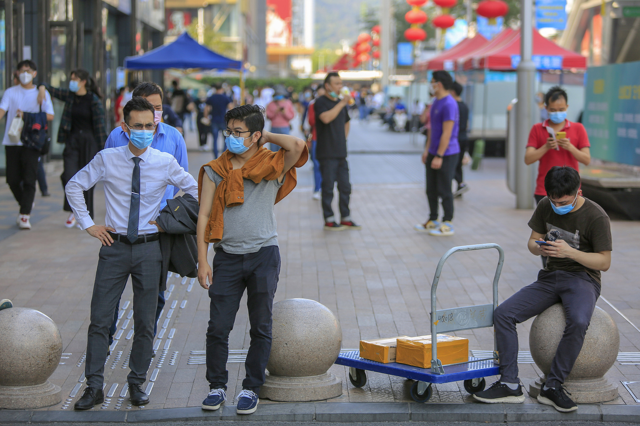 赛格电子大厦摇晃视频,华强北赛格大厦为什么会晃动