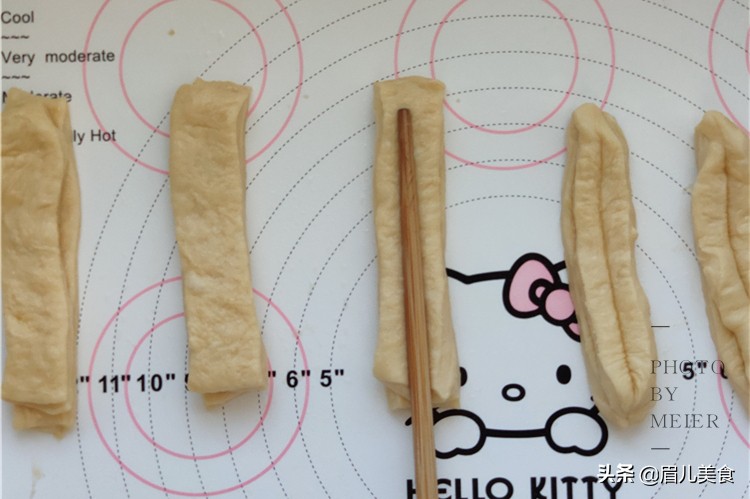 家庭自制油条蓬松酥脆做法简单,自制蓬松酥脆好油条手把手教给你