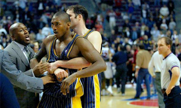 为什么美国人都喜欢看wwe,为什么美国人看nba比赛的人很多