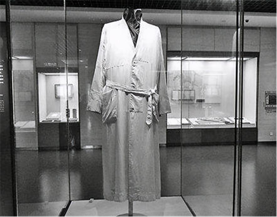 毛主席病逝前吃了7两燕窝，管家吴连登谈到他家仓库：就让人直哭