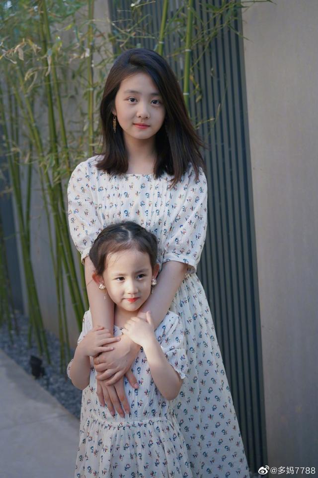 孙莉晒大女儿画作,多多和孙莉的画