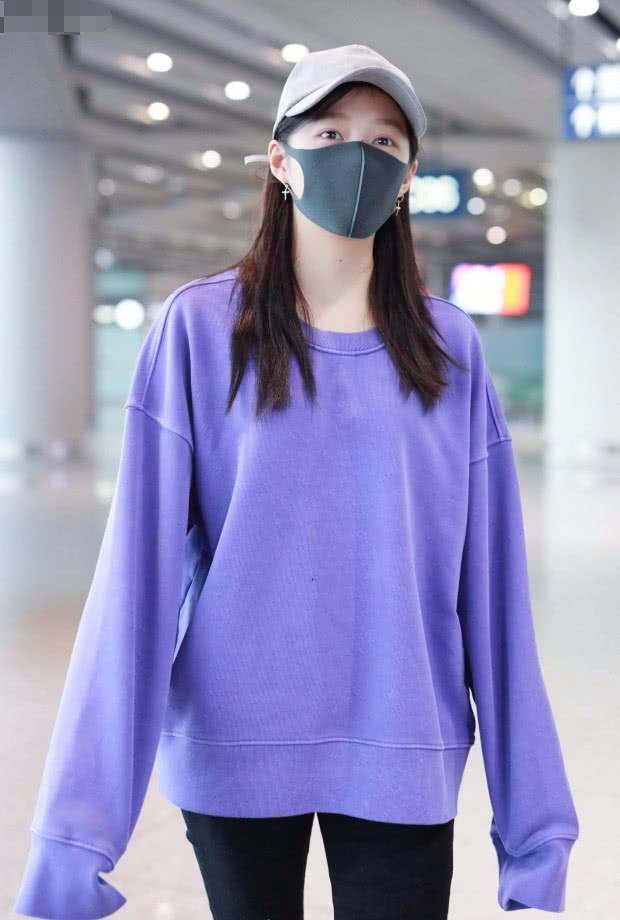 满大街都是黑白熊猫鞋,现在不流行小白鞋了吗