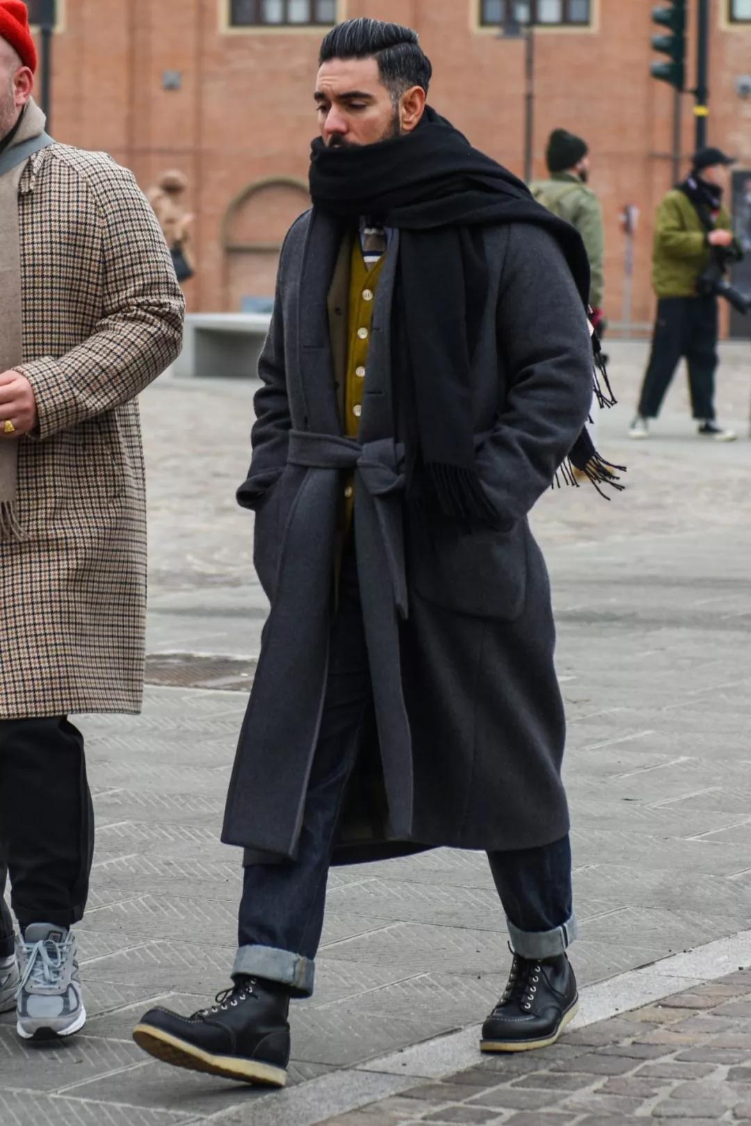 哪款黑色皮靴最好穿,复古白色系皮靴怎么搭配