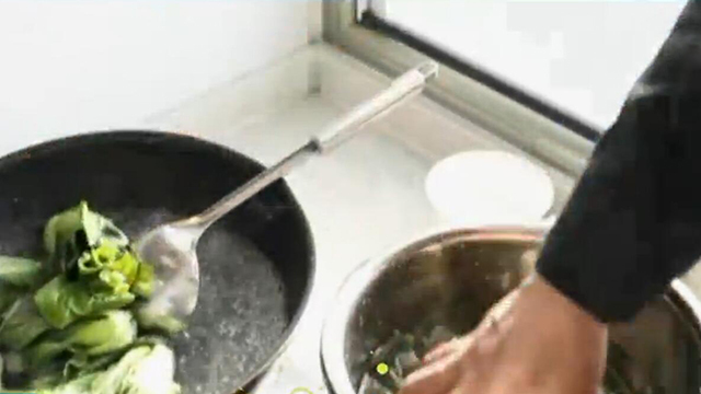 发蔫的蔬菜泡了液体之后变新鲜,不容易腐烂发蔫的蔬菜