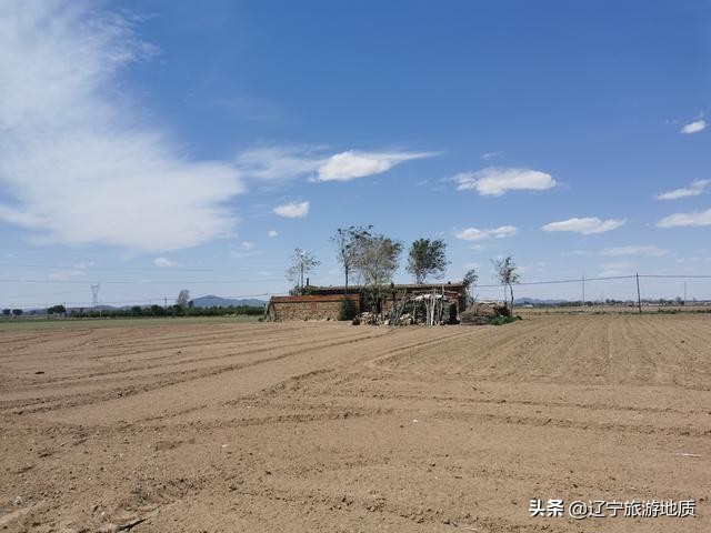 锦州96岁老人独居荒村,靠发电机生活,至今耳不聋,眼不花