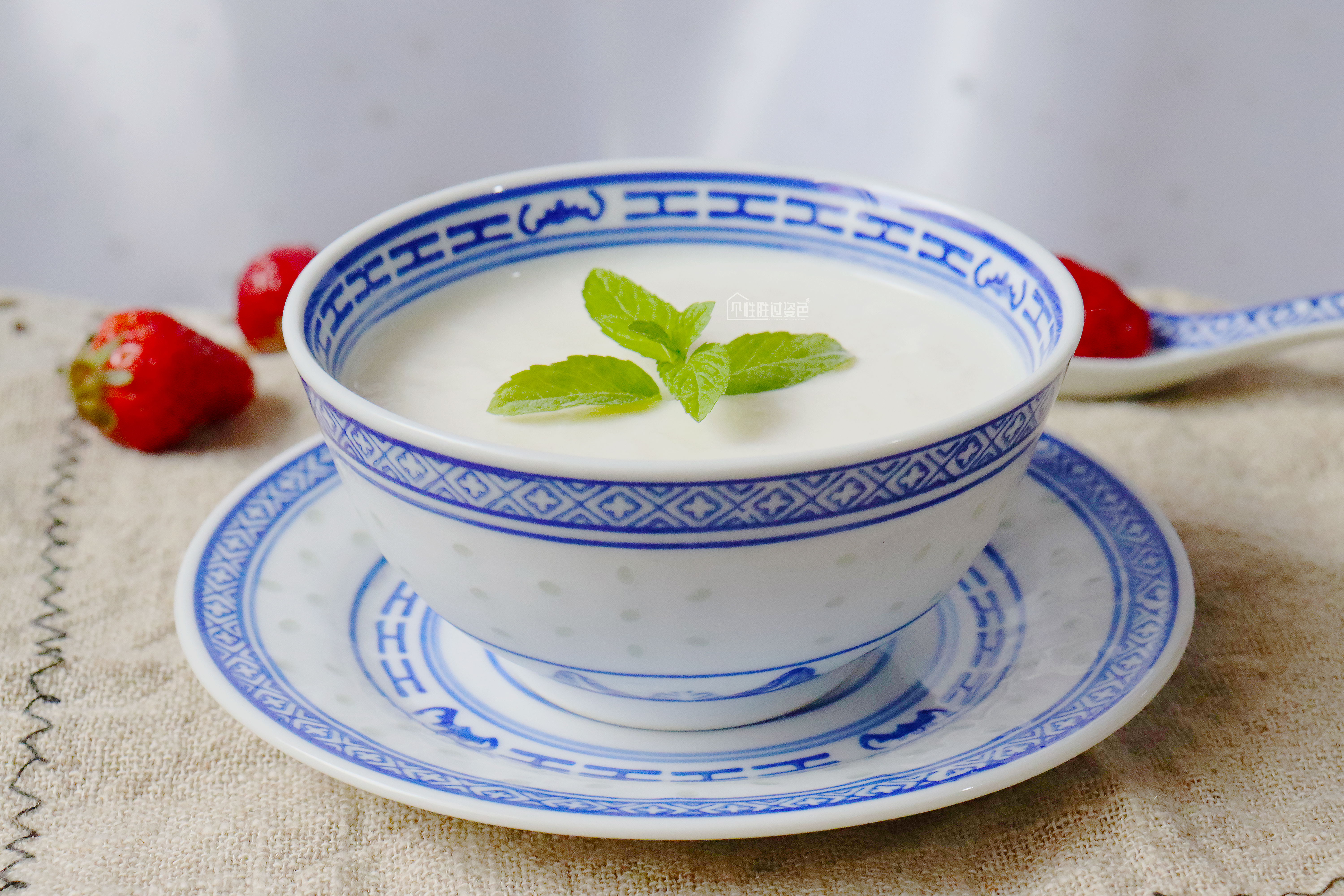 奶粉做酸奶不用酸奶机不用菌粉,在家制作酸奶不用酸奶机