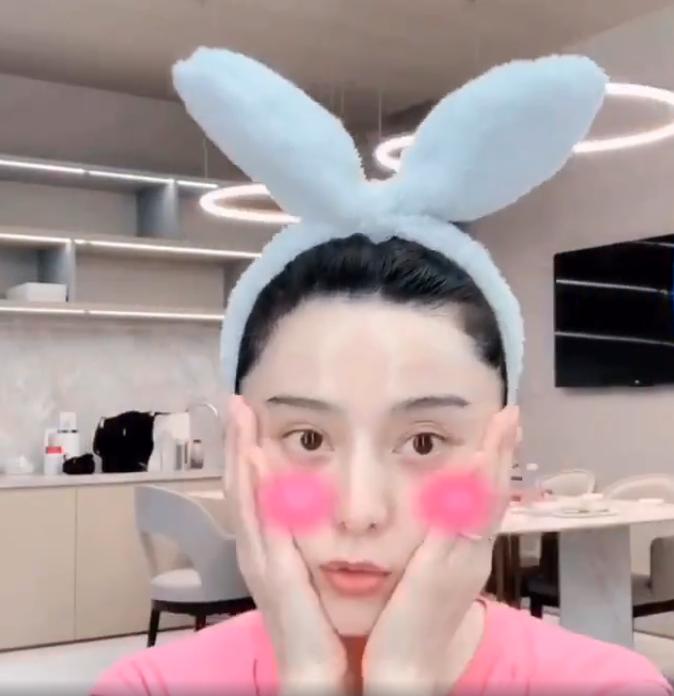 范冰冰大兔耳朵发箍,范冰冰晒自拍露出无名指戒指