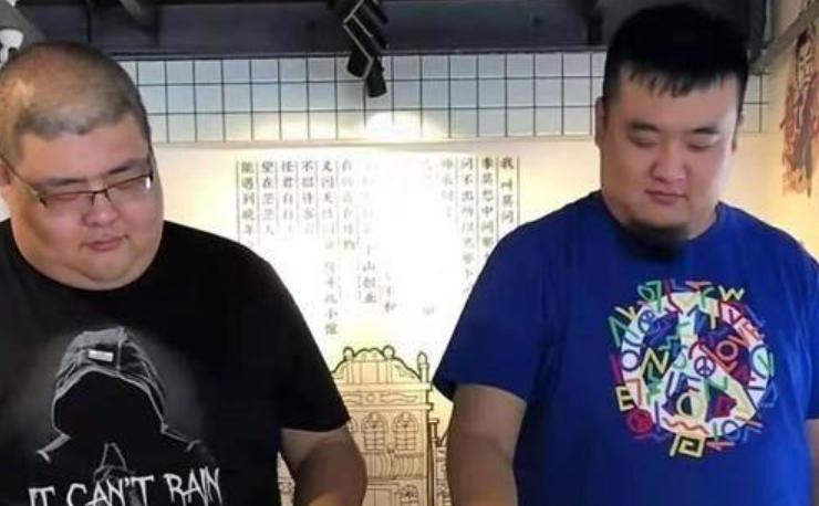 吃播泡泡龙意外去世，29岁体重320斤，生前脸上黑斑是早有预兆？