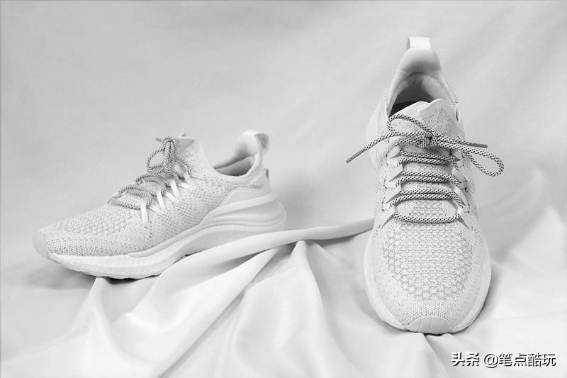 小米爆款运动鞋,小米运动鞋1-4代哪个好