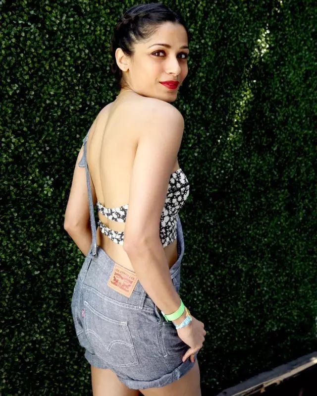 牛仔短裤最火穿法女,腿短牛仔短裤怎么穿