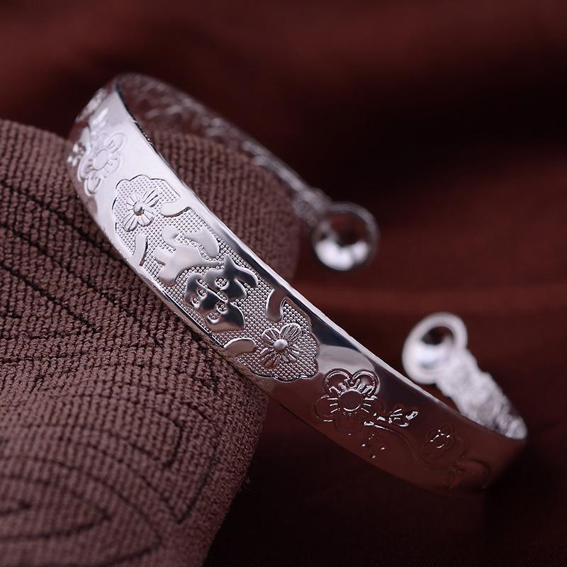 lv手链男士钛钢手链,男士戴金手链好还是银手链好