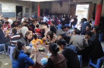 农村结婚习俗闹新房,农村青年人结婚的礼仪