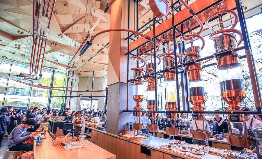 东京｜堪比艺术馆的星巴克臻选®烘培工坊樱花海中品满分咖啡