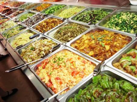 富士康员工食堂视频,富士康食堂每月400够吃吗