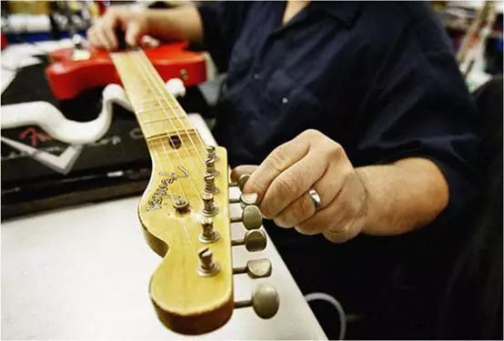 吉他新手推荐什么吉他音色好,吉他学习后怎么提高自己