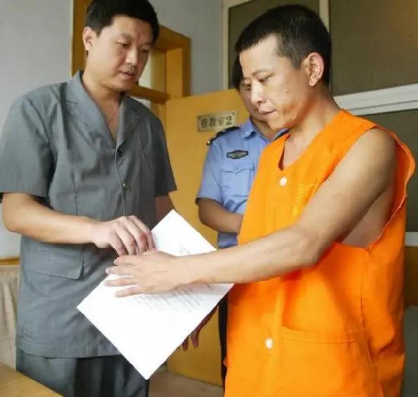 5000万买彩票盗窃案 (银行职员盗窃5100万只为买彩票)