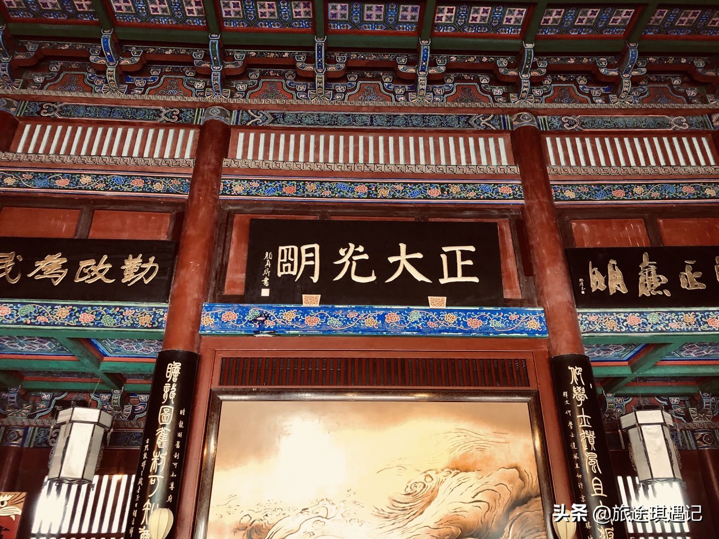 开封真正的千年老街，随着商业化入侵，老书店能否战胜铁板鱿鱼？