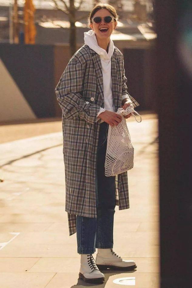 短靴搭配什么裙子好看秋季,冬季必备的短靴款式有哪些