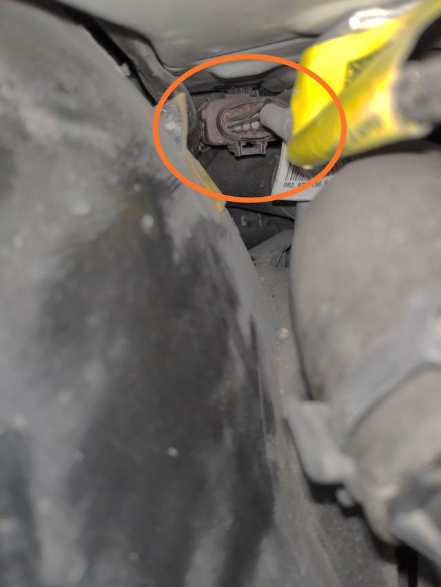 保时捷博克斯特拆前保险杠,保时捷博克斯特前保险杠怎么拆