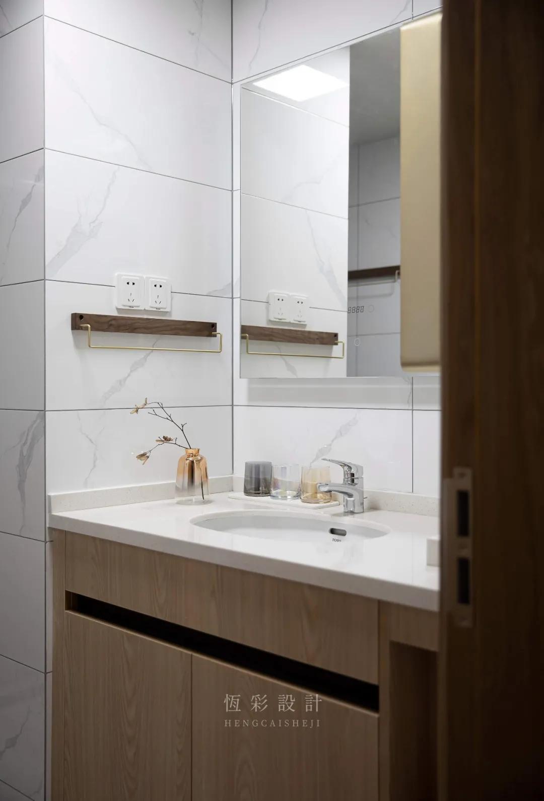 二楼衣帽间和客厅完美结合,二楼客厅开放式衣帽间