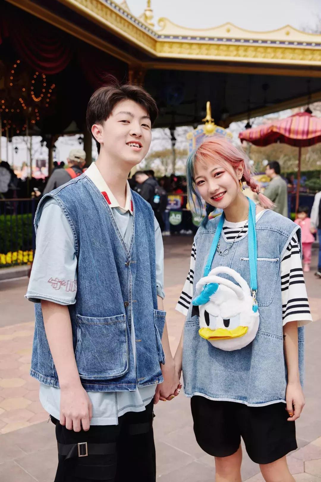 我们在上海迪士尼里玩耍了一天，发现穿的美才能玩的好！