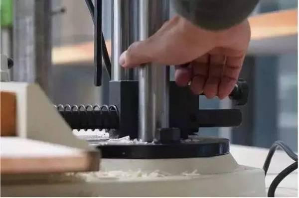 能钻出方孔的钻头,能钻方孔的钻头